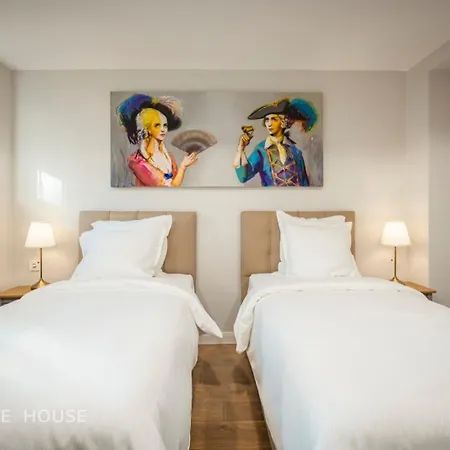 No13 Boutique House بورغاس