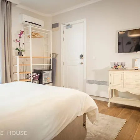 No13 Boutique House بورغاس