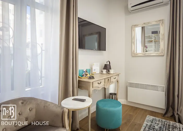 No13 Boutique House 布尔加斯