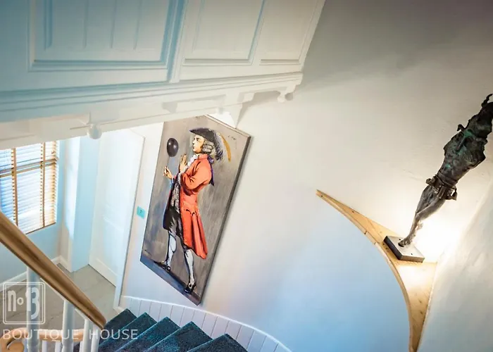 No13 Boutique House Къща за гости 3*