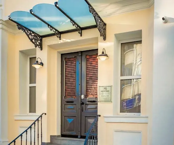 No13 Boutique House Къща за гости