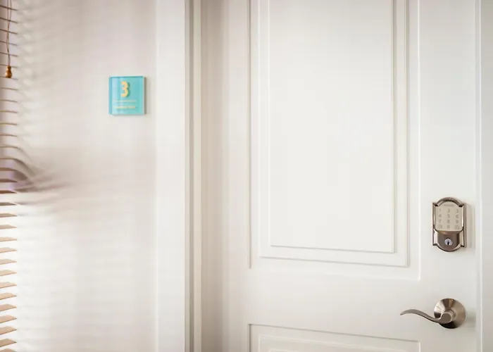 Къща за гости No13 Boutique House