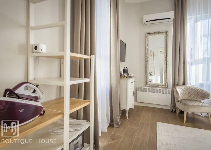 Къща за гости No13 Boutique House