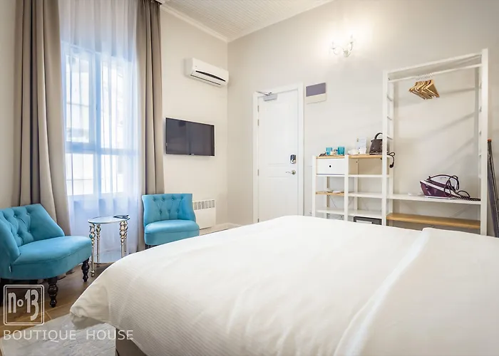 No13 Boutique House Къща за гости 3*