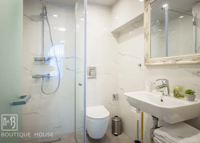 No13 Boutique House Къща за гости